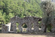  en bas du col avant cirali on visite les ruines d'Olympos